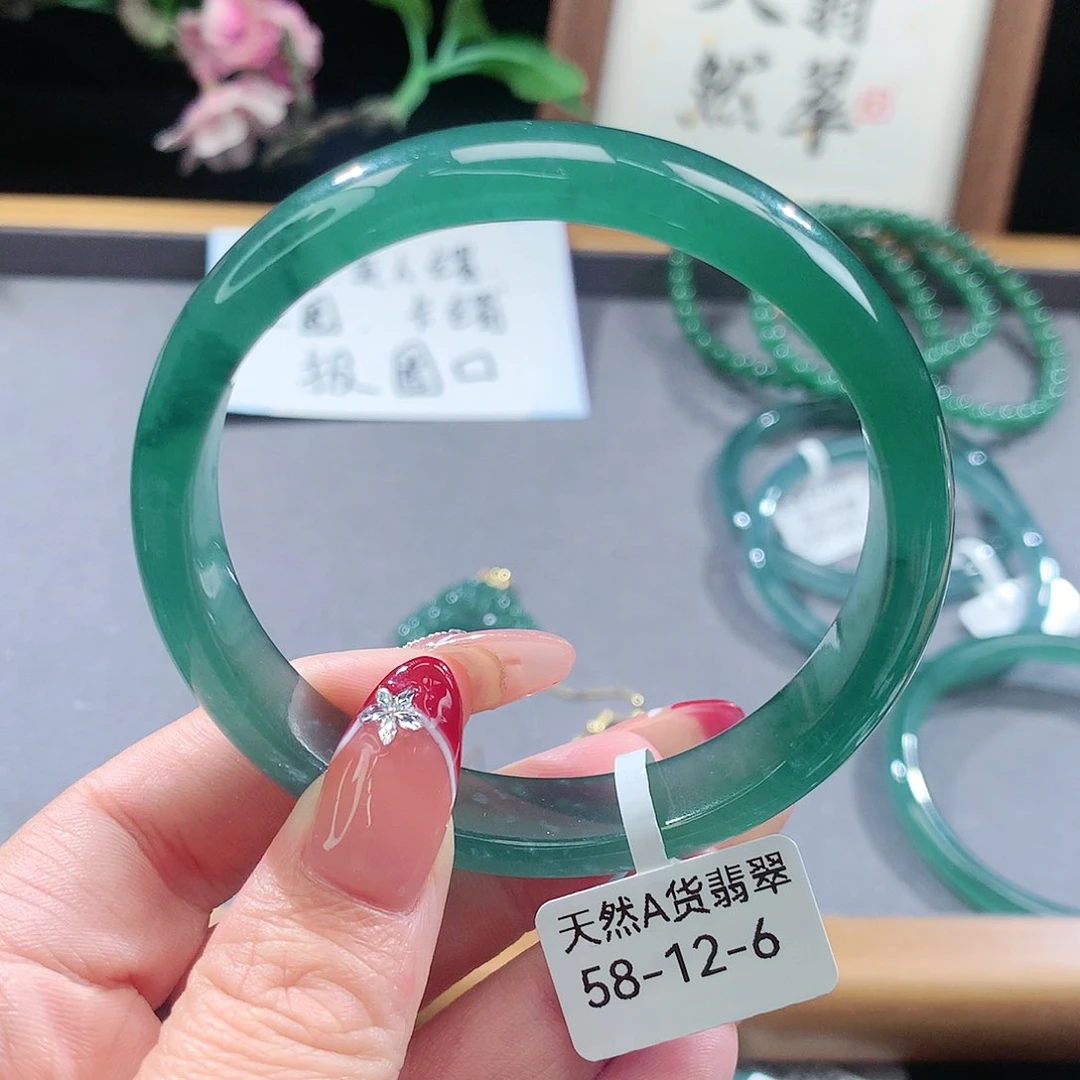 翡翠手镯（圆镯）未镶嵌