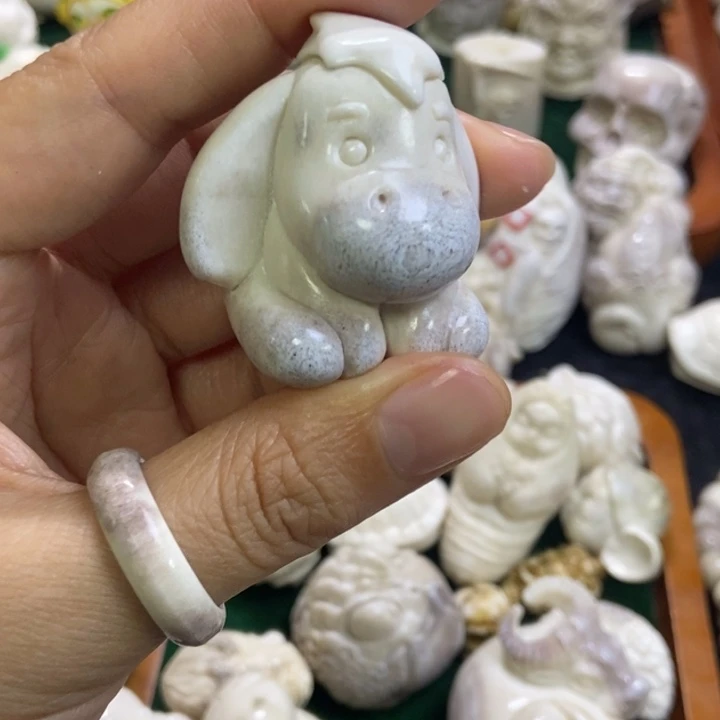鱼****配饰鹿角雕刻一个出