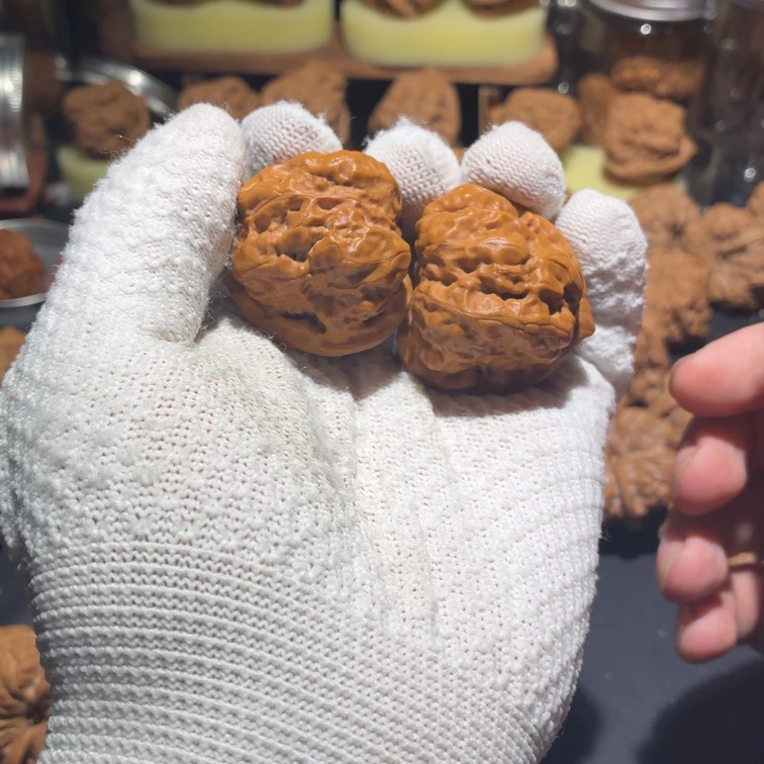 省***灯吊坠文玩核桃山地娃