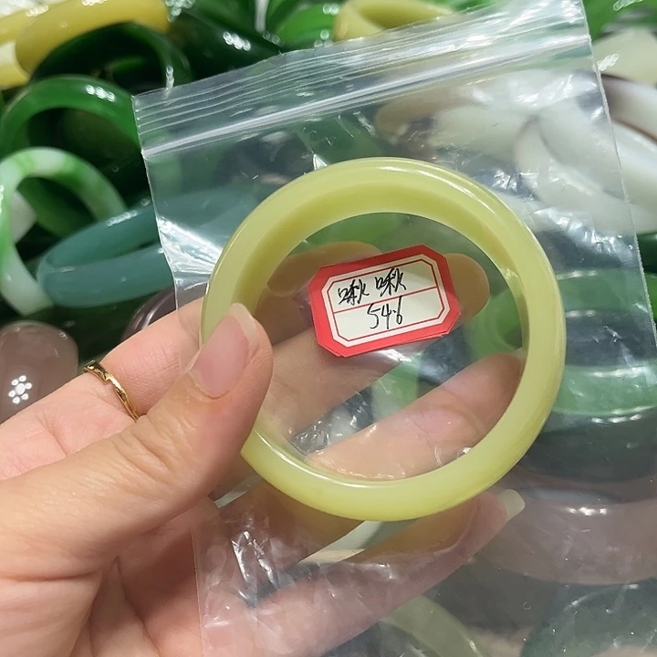 啾***啾和田玉（糖玉）未镶嵌手镯