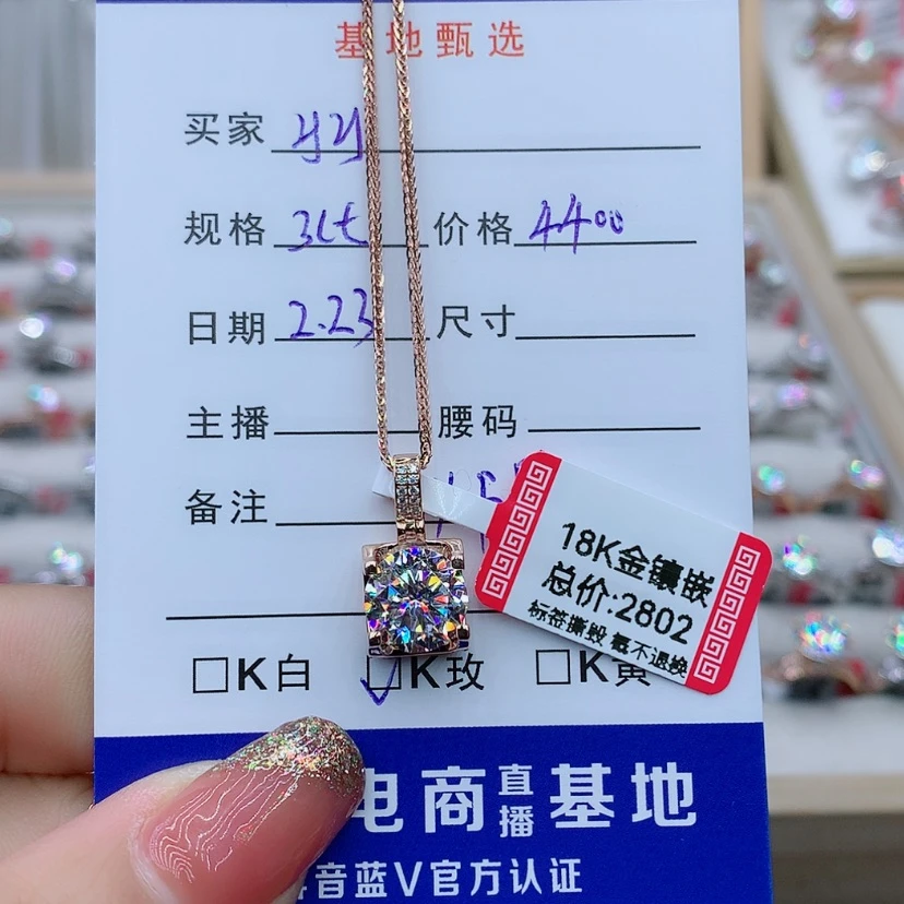 【闪购商品】合成碳硅石颈饰18K金镶嵌y*