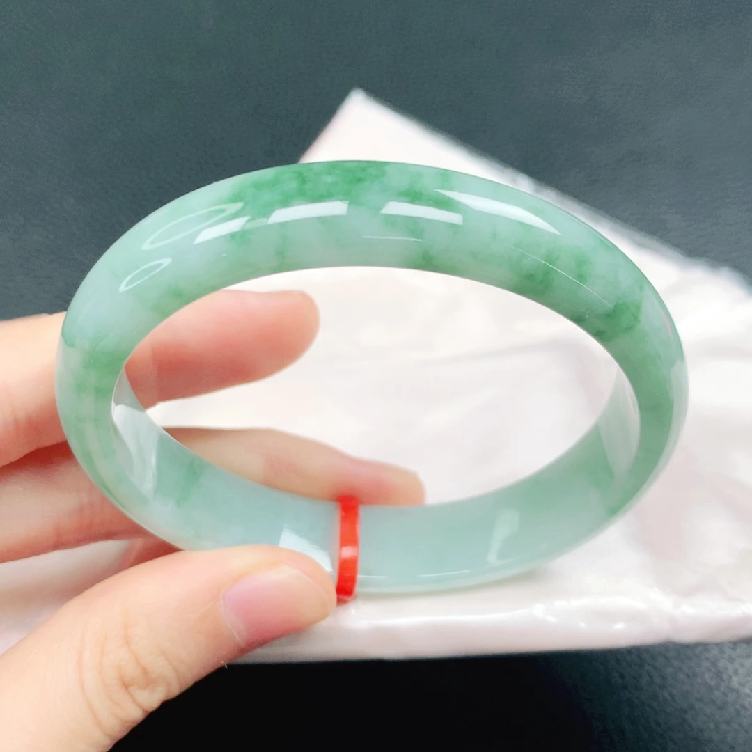 翡翠未镶嵌手镯58圈口贵妃