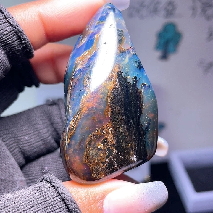 琥珀裸石未镶嵌？