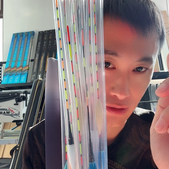 茅草闪电垂钓装备随机