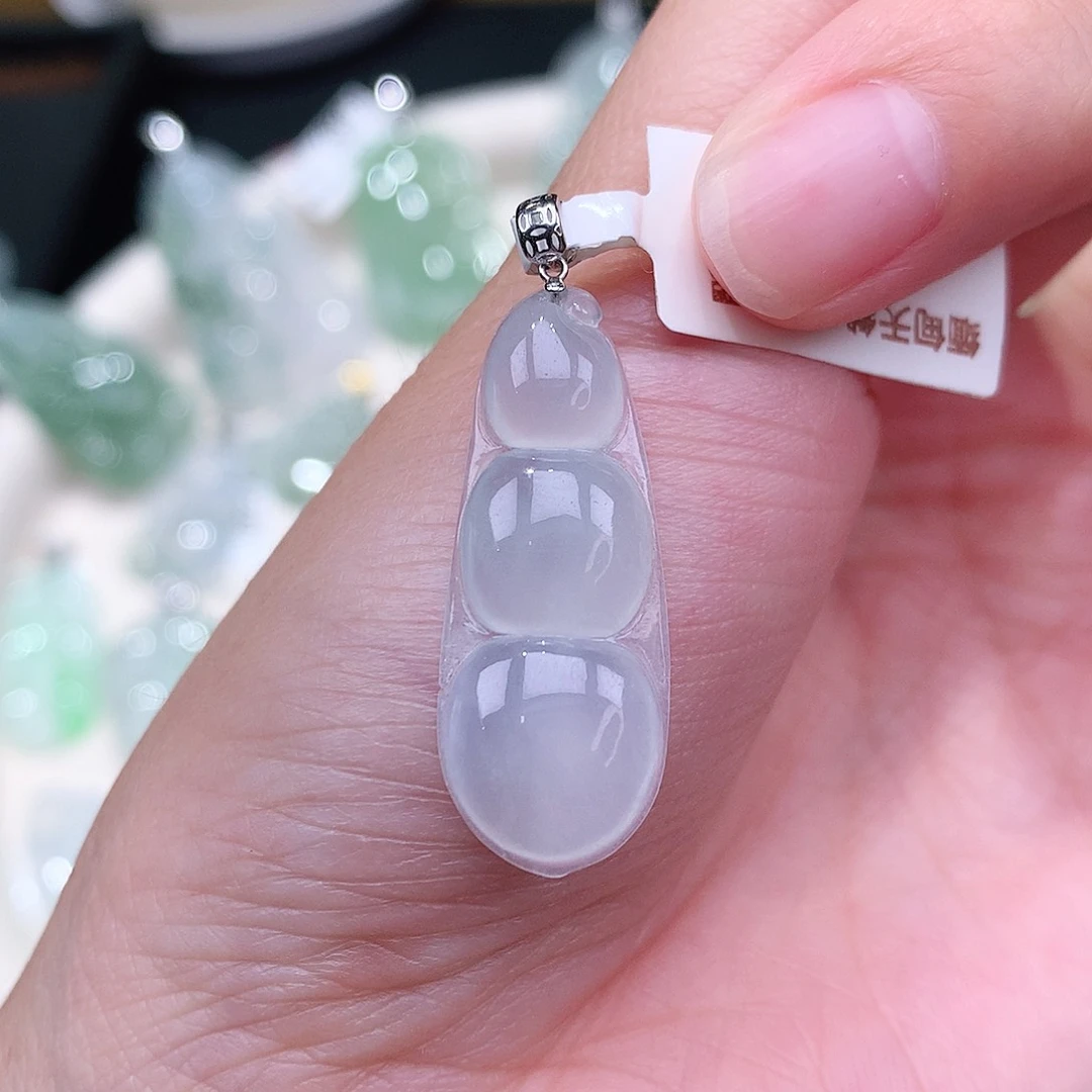 翡翠18K金镶嵌颈饰冰胶豆30.5、12，4.5