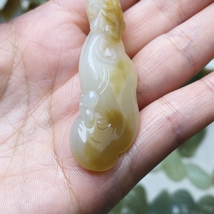 李***祥和田玉未镶嵌颈饰