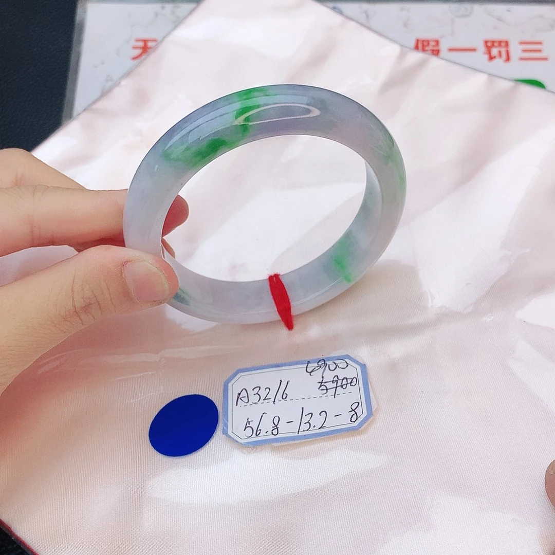 翡翠手镯未镶嵌翡翠