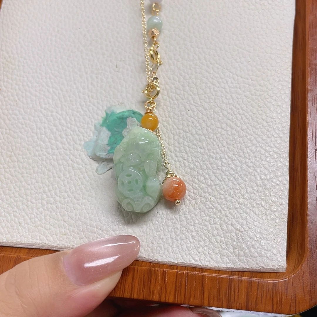 翡翠未镶嵌颈饰貔貅吊坠