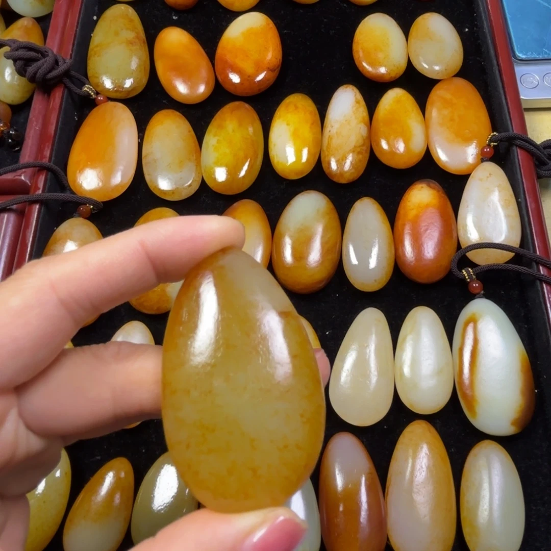 一***中和田玉未镶嵌颈饰