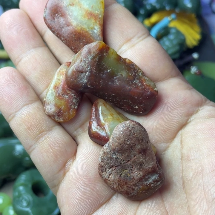未镶嵌岫岩老玉（透闪石质玉）挂件