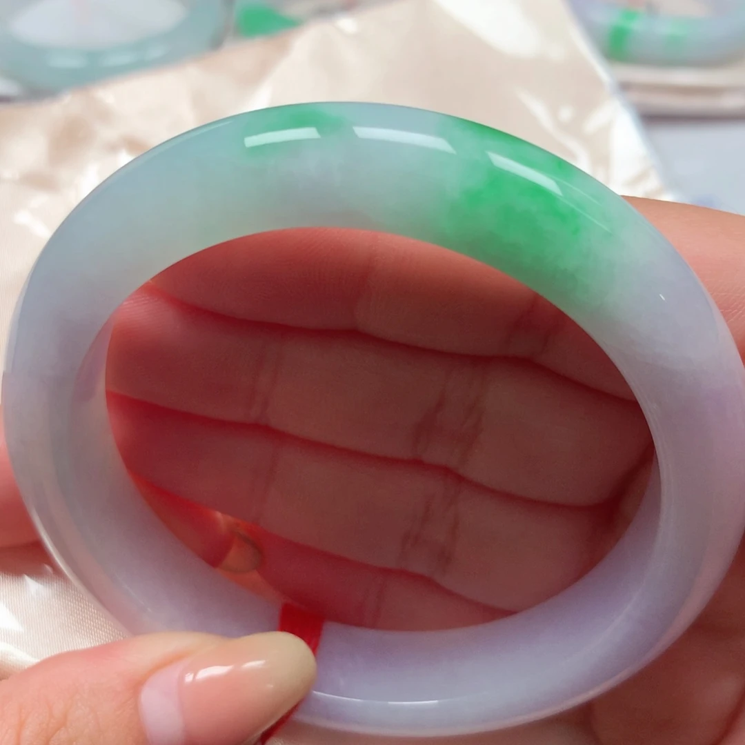 翡翠未镶嵌手镯14阳绿春彩 小微瑕