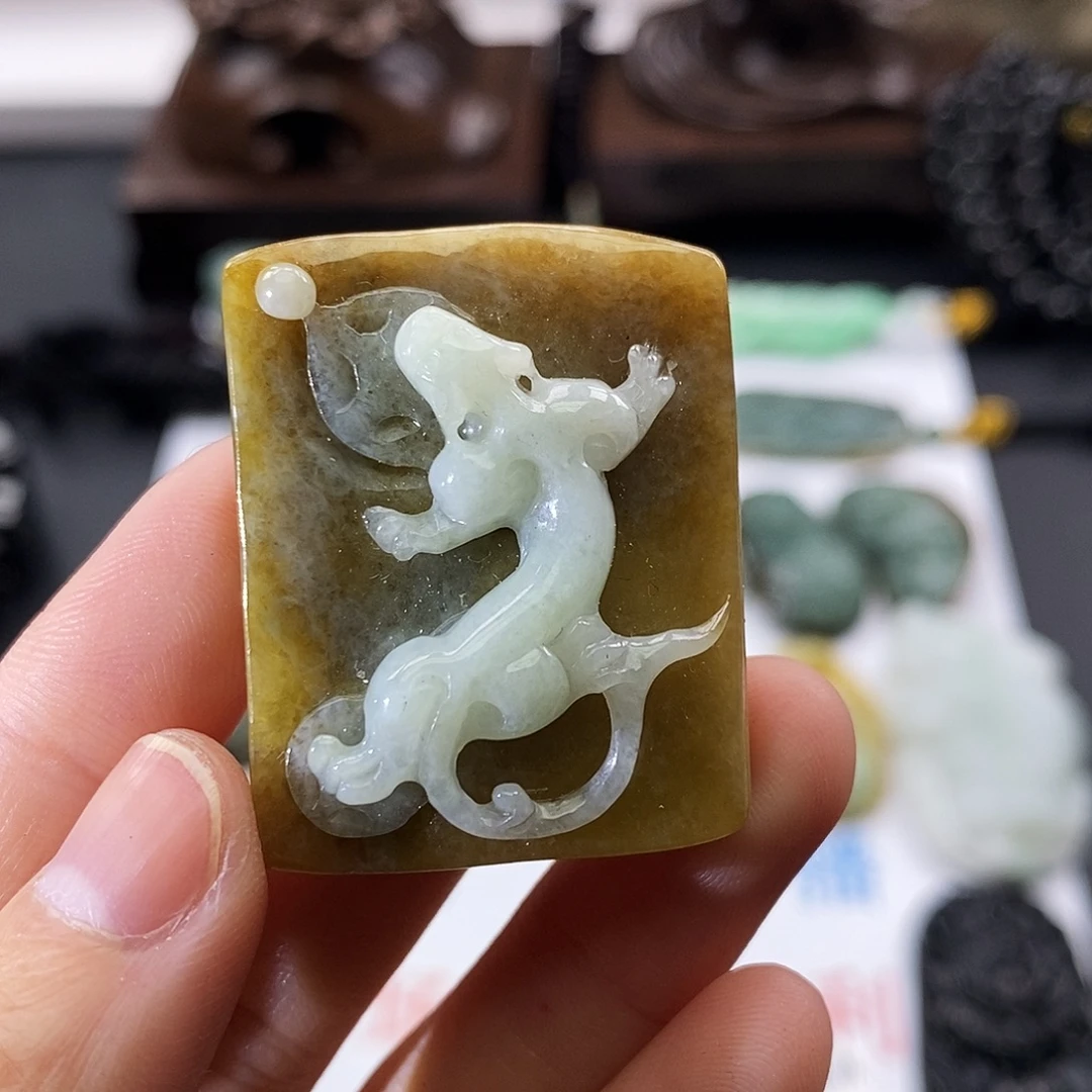 谢***姐翡翠未镶嵌颈饰缅甸翡翠a货