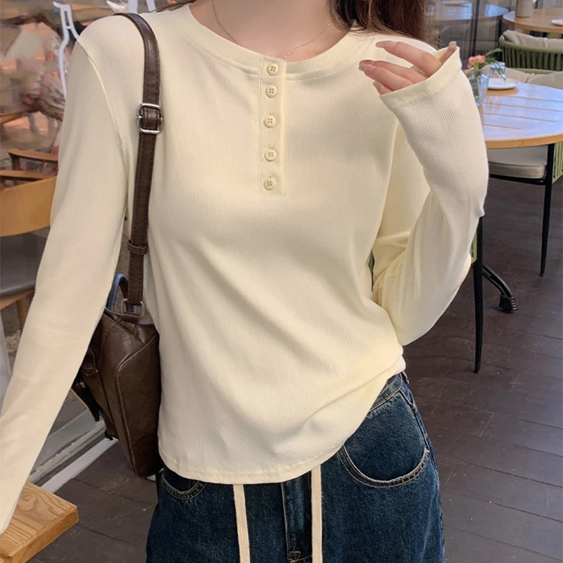 婳娇2025年新款长袖t恤打底衫高级感半开领纽扣设计内搭独特上衣