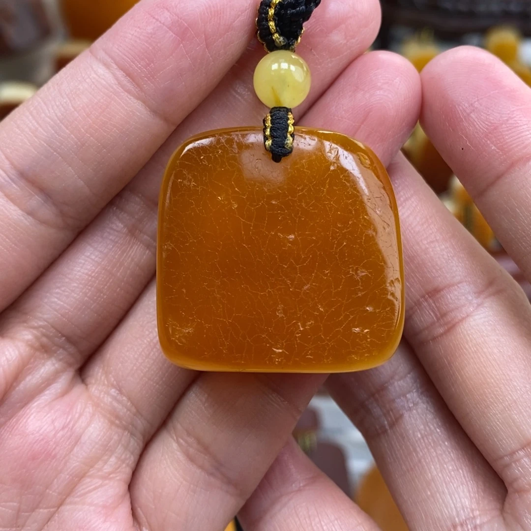 蜜蜡未镶嵌珠宝奇石