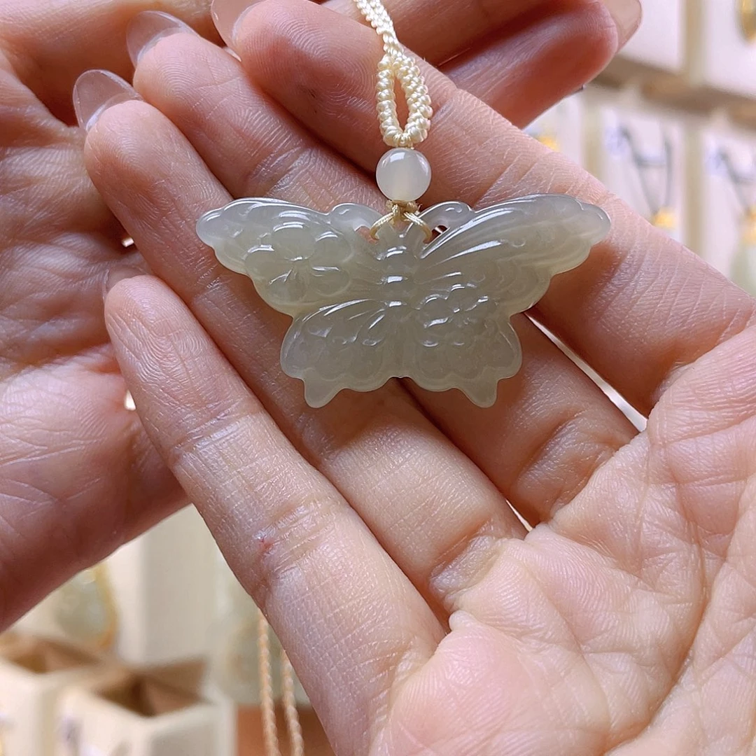 和田玉吊坠(赠链)未镶嵌小***皮