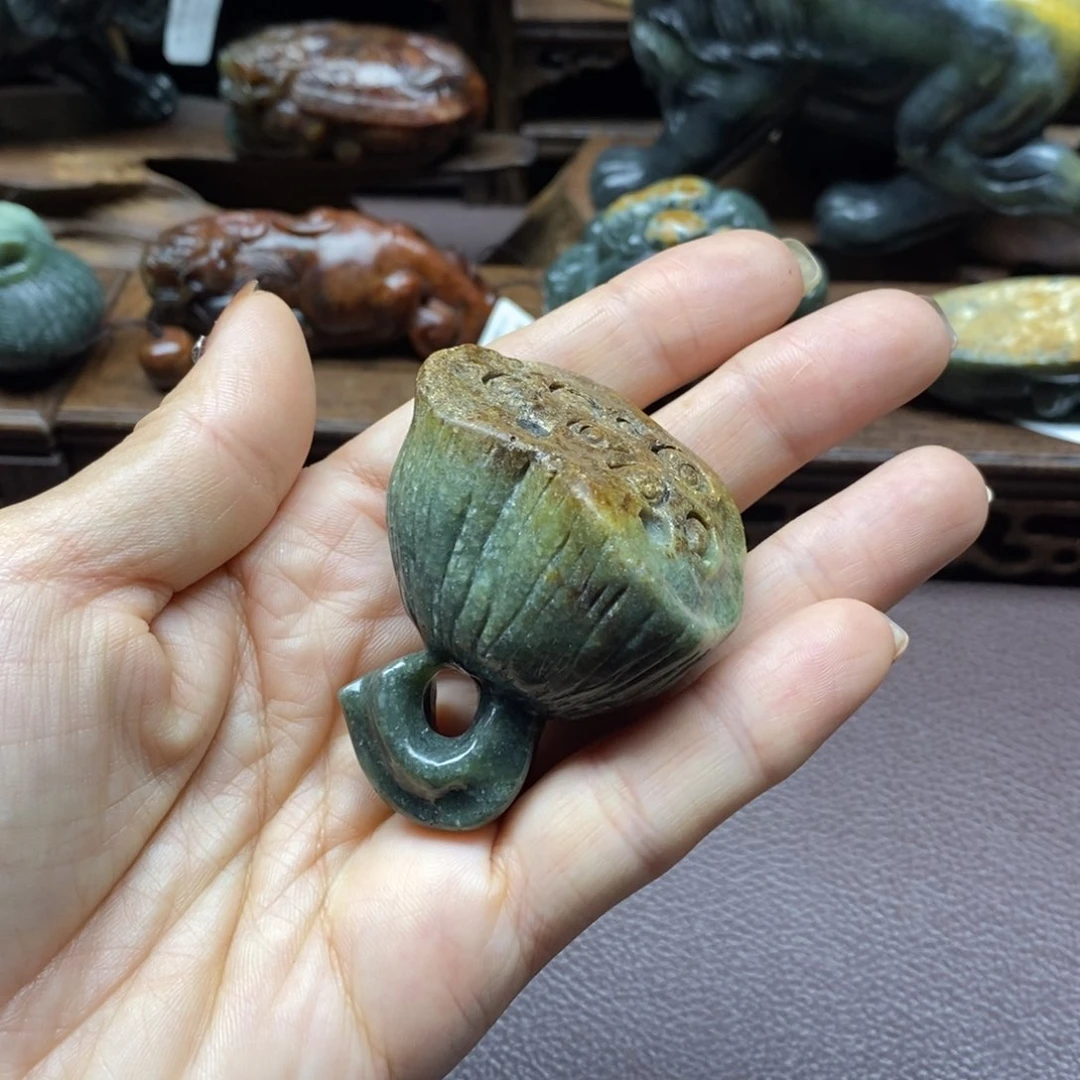 未镶嵌岫岩河磨玉（透闪石质玉）把件