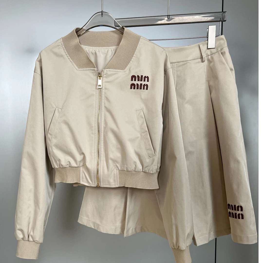 【一见如梦】达人设计师款秋季套装棒球服＋半身裙两件套