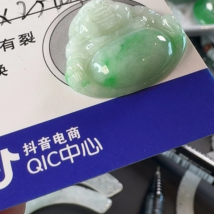 翡翠未镶嵌颈饰颈饰