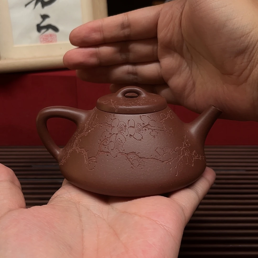 E***修茶壶紫砂四底，梅花版子冶石瓢。
