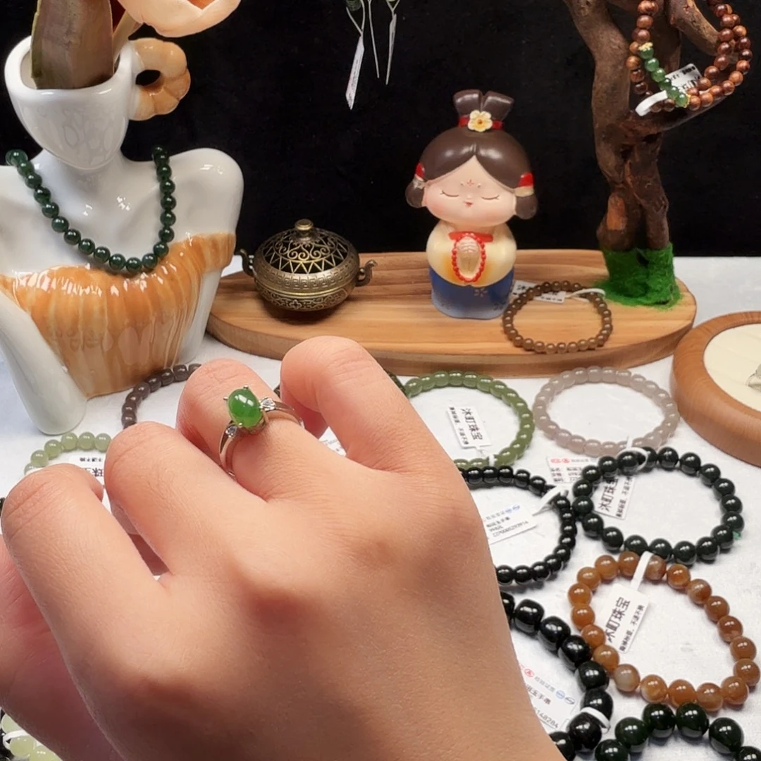 和田玉未镶嵌戒指