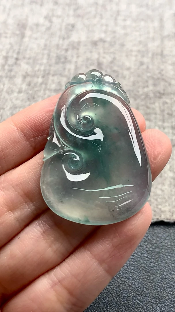 天然A货缅甸翡翠 如意 尺寸 : 43.4-29.7-6.4