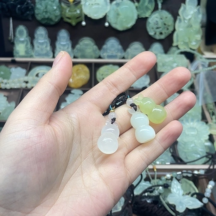 岫玉未镶嵌吊坠(赠链)