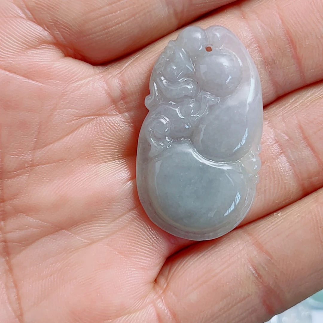 翡翠未镶嵌颈饰葫芦