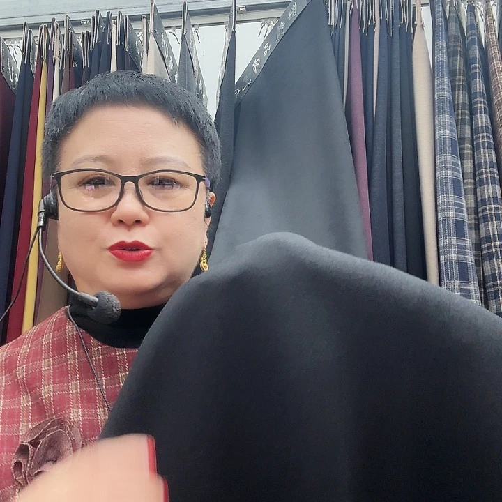 甜***哚蚕丝羊绒黑色1米面料