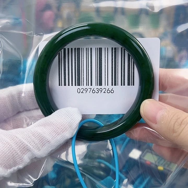 和田玉手镯未镶嵌微瑕58