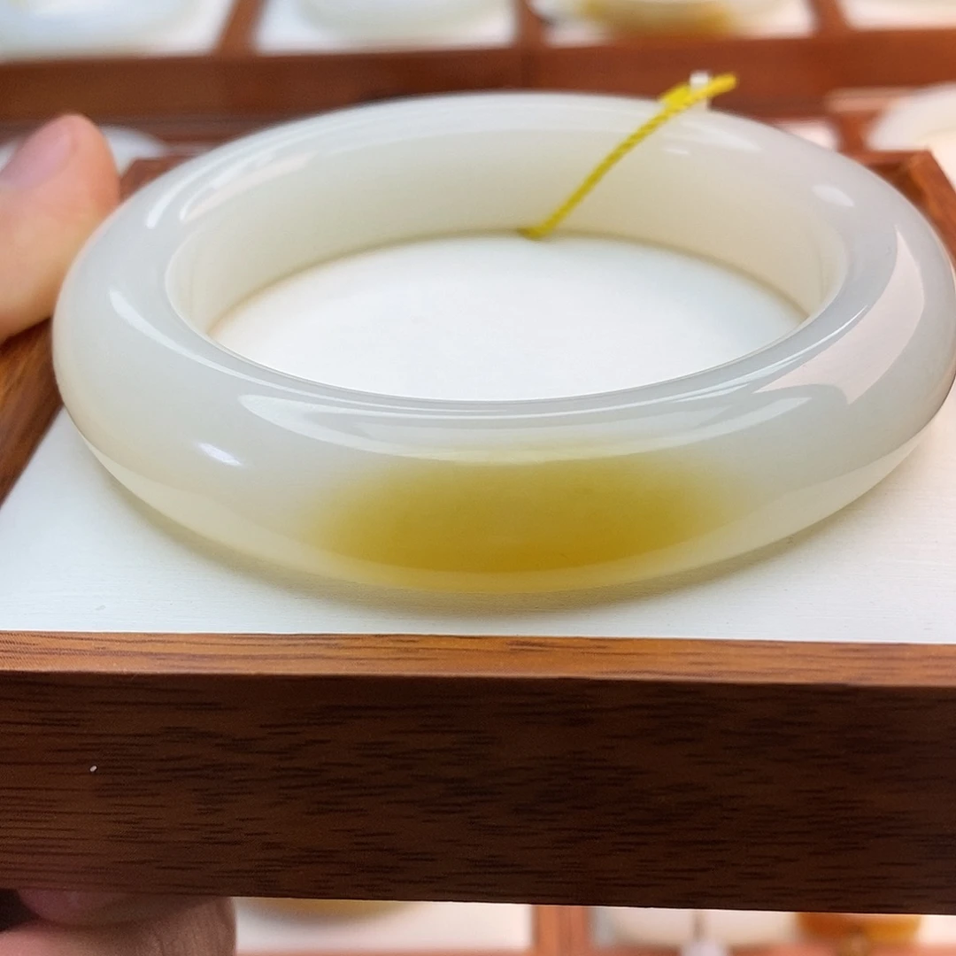 和田玉（糖玉）未镶嵌手链