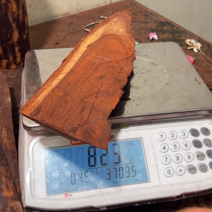 檀香紫檀（小叶紫檀）仁**作边角料
