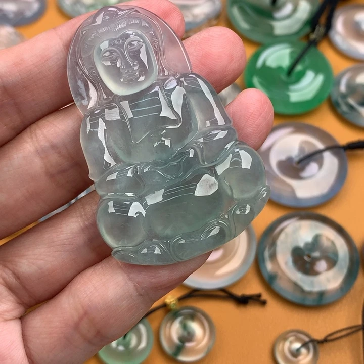 颈饰未镶嵌翡翠….