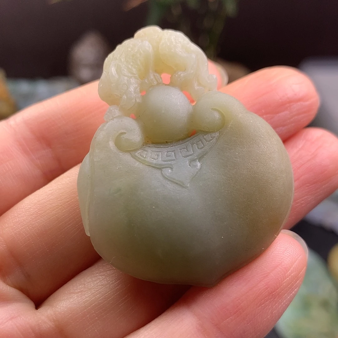 定制翡翠未镶嵌如意