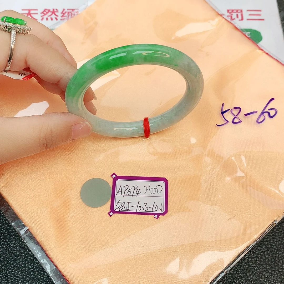 翡翠手镯未镶嵌缅甸翡翠