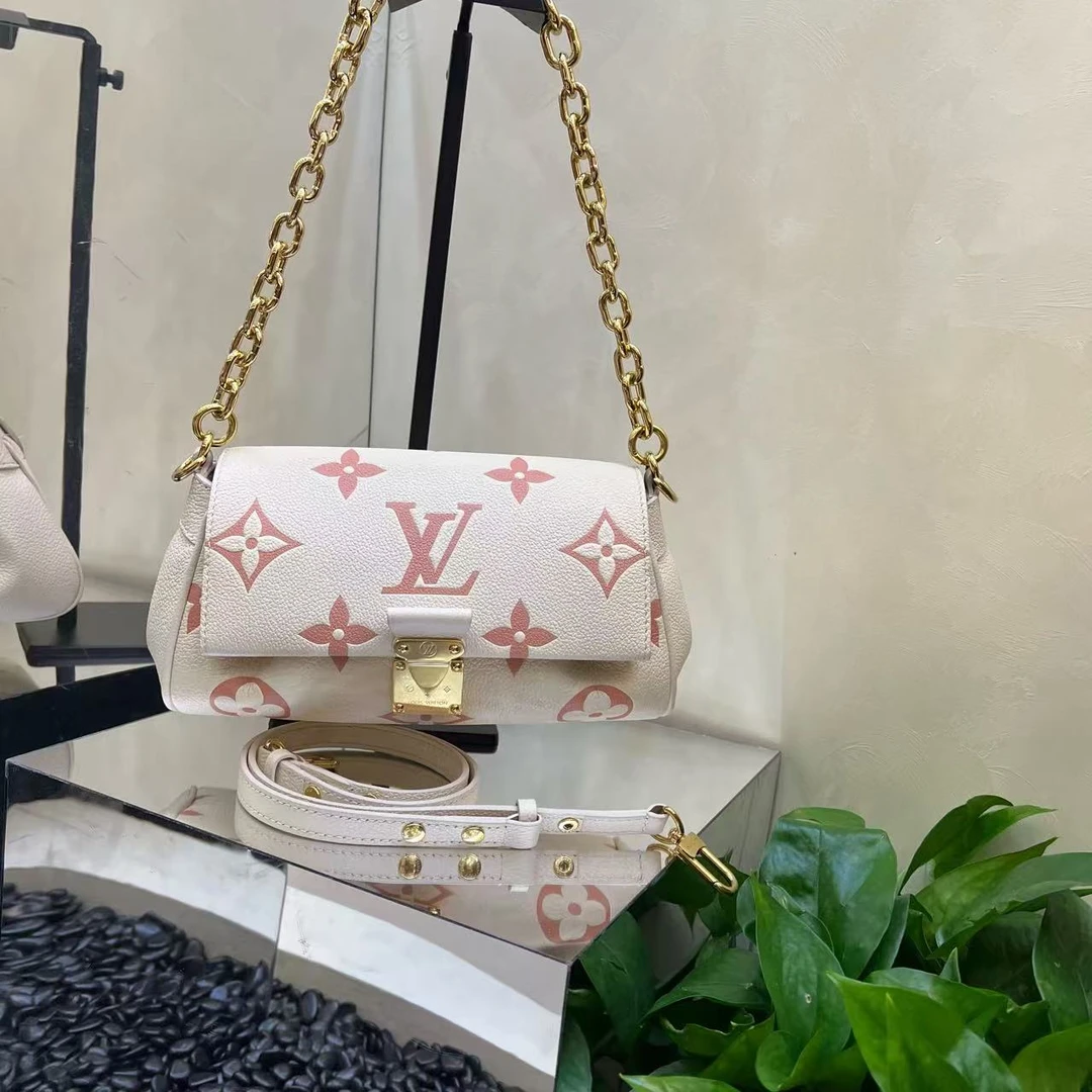 99新 LouisVuitton/路易威登 LV芯片款草莓牛奶云朵包 单肩包