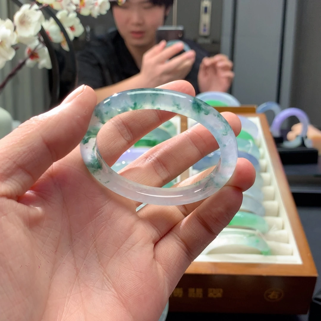 翡翠未镶嵌手镯冰飘花贵妃