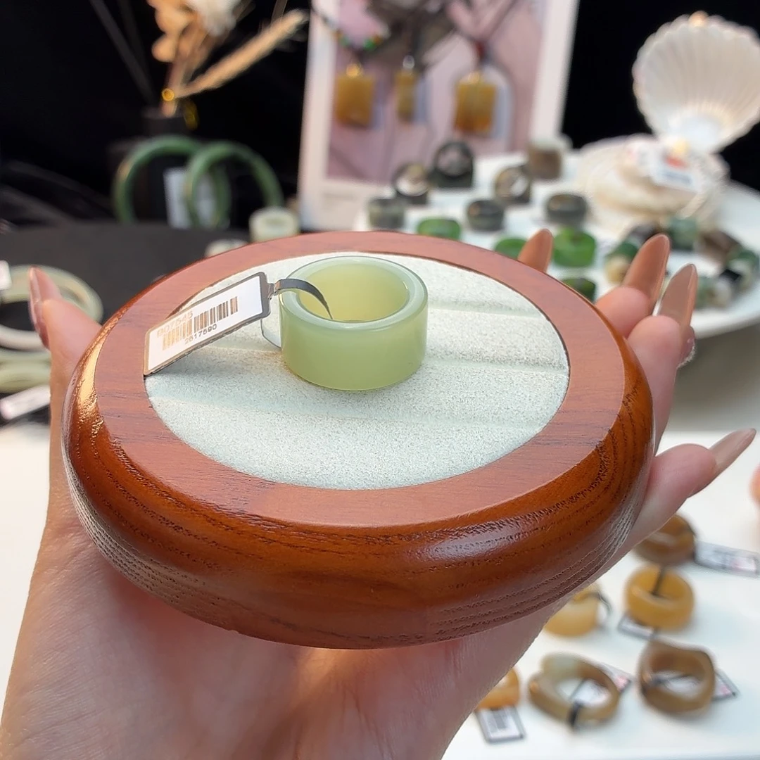 和田玉未镶嵌戒指浅绿圆切18.3j122