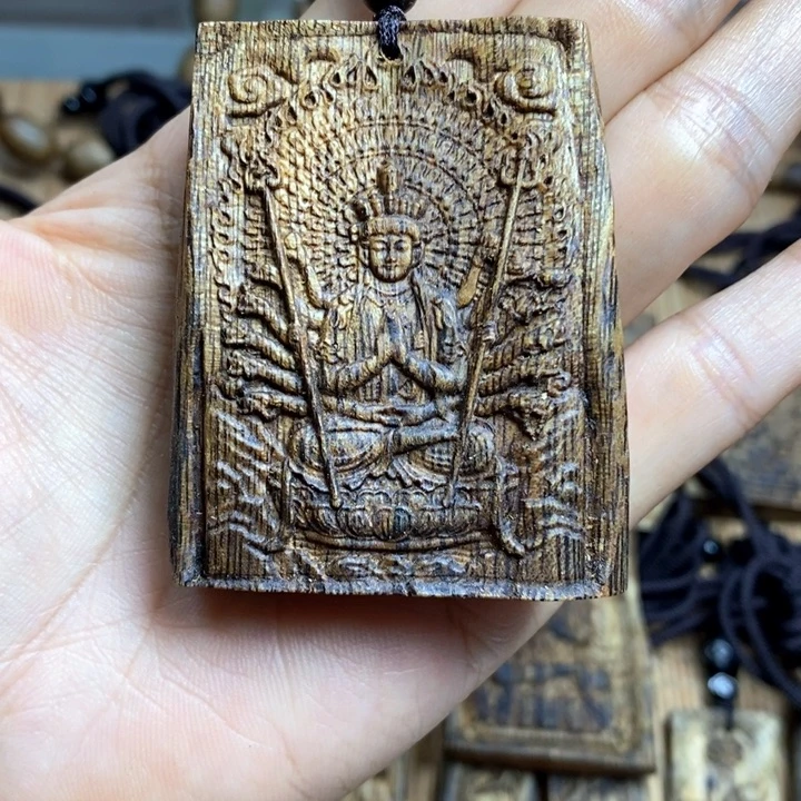 沉香手把件佳*15.4克雕刻千手观音