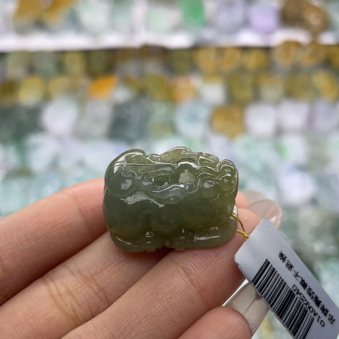 翡翠未镶嵌颈饰貔貅