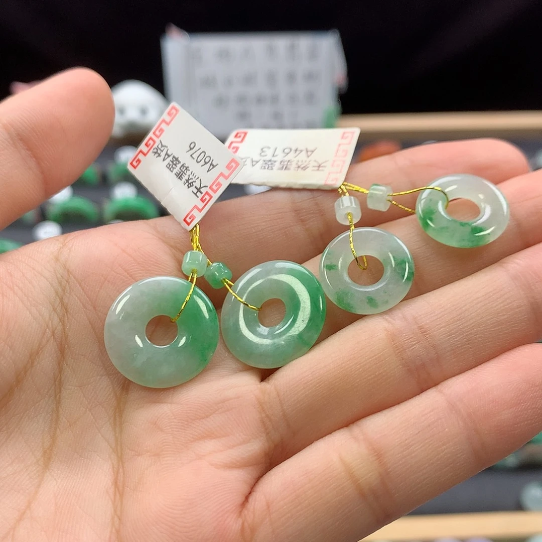 微****未镶嵌翡翠耳饰甜甜圈