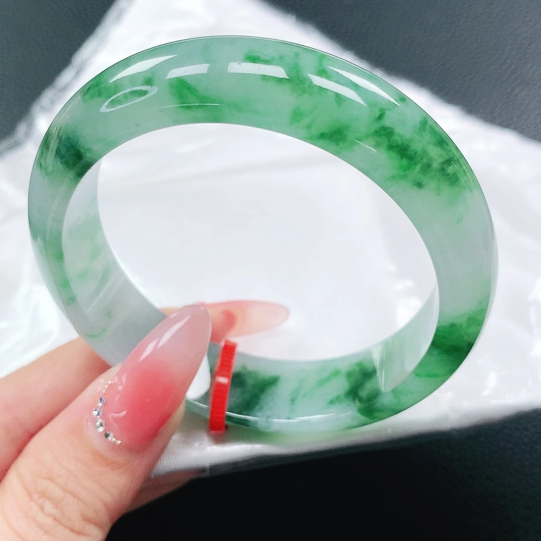 翡翠手镯未镶嵌53圈