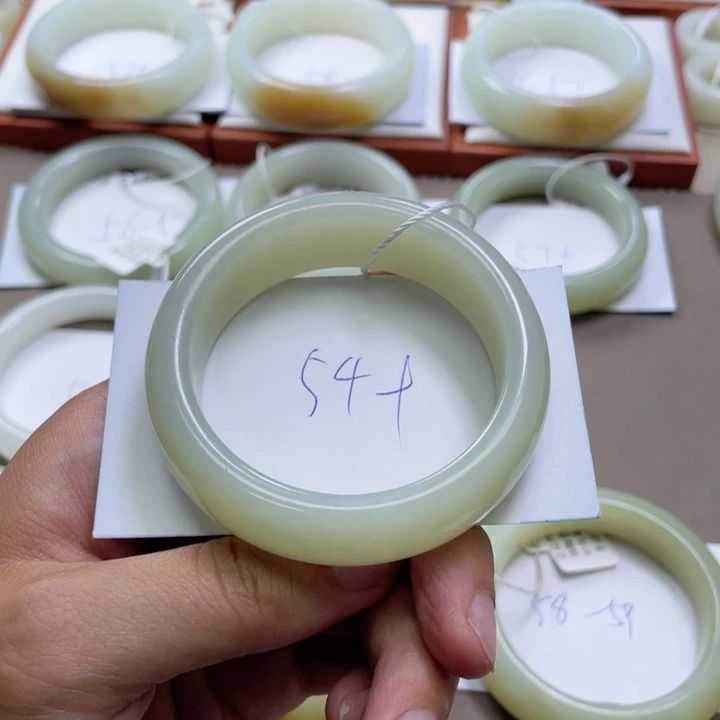 和田玉手镯未镶嵌一****茫