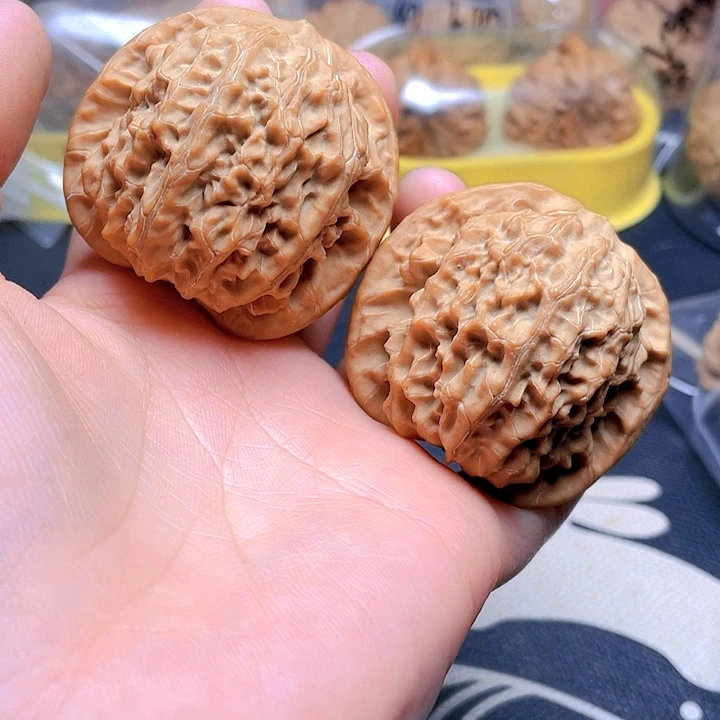 文玩核桃吊坠金麒麟一对