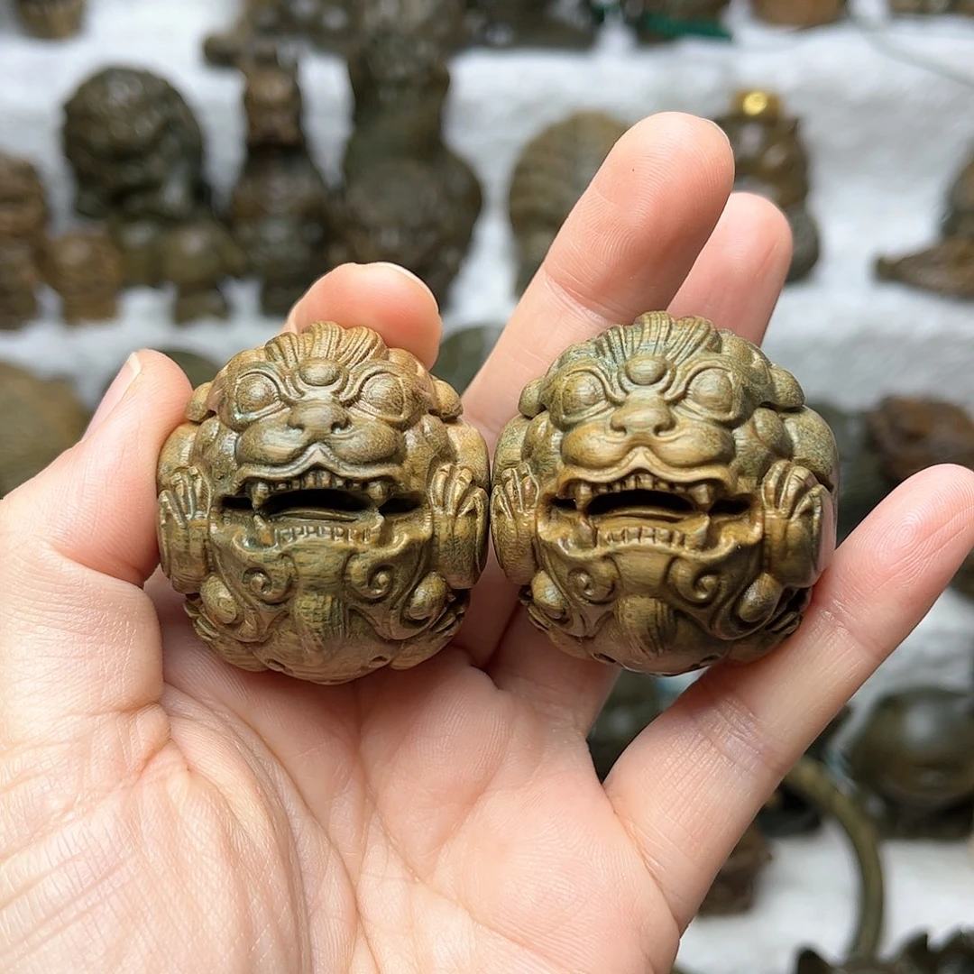 维腊木（绿檀）貔貅手球