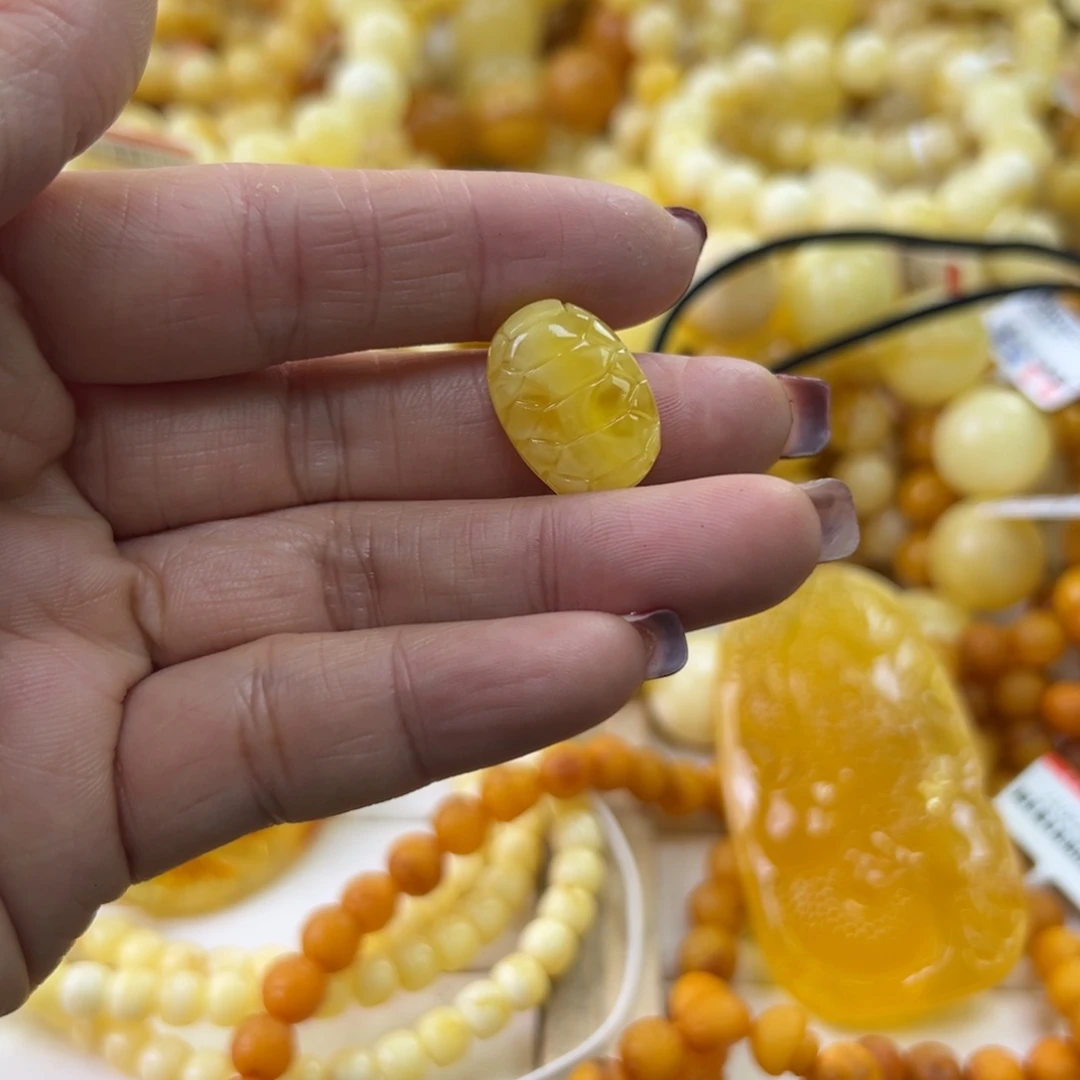 琥珀珠宝奇石未镶嵌