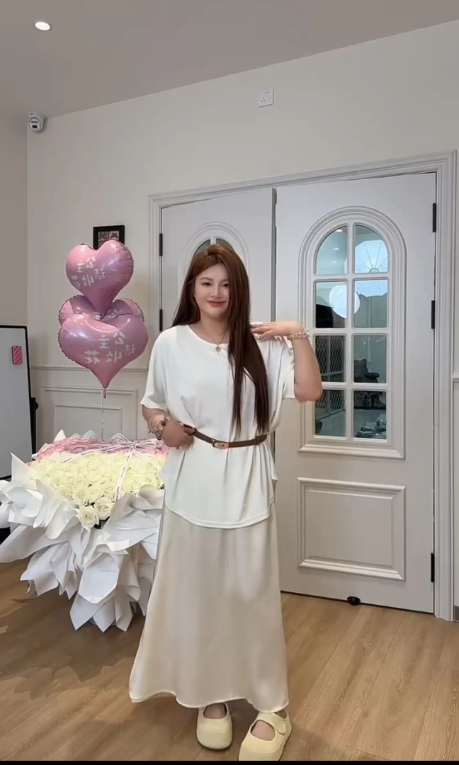 大码法式慵懒风圆领上衣(腰带)+半身裙