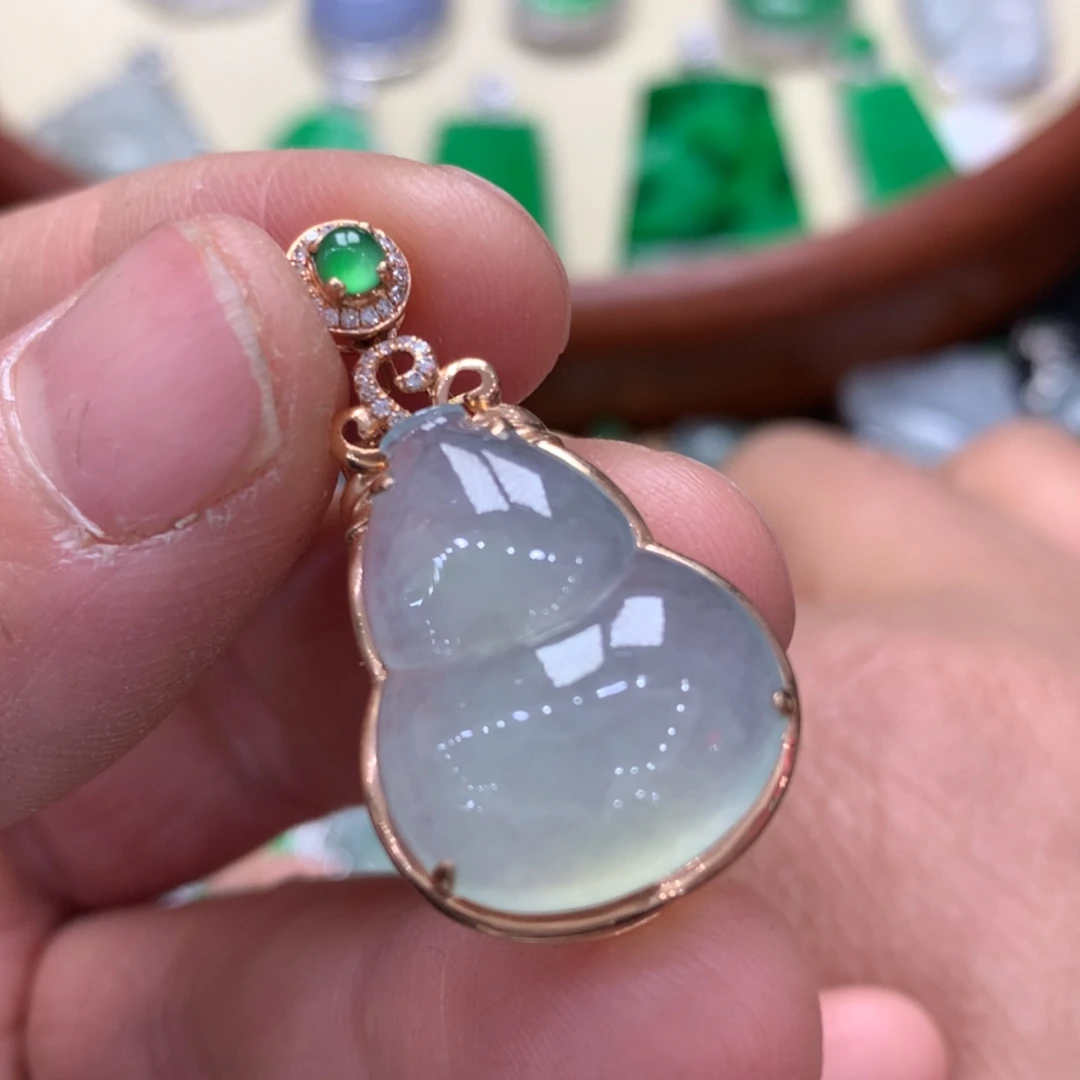 【闪购商品】翡翠颈饰18K金镶嵌葫芦