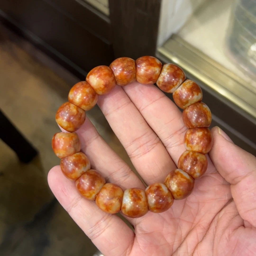 鲁***～透闪石质玉未镶嵌手链