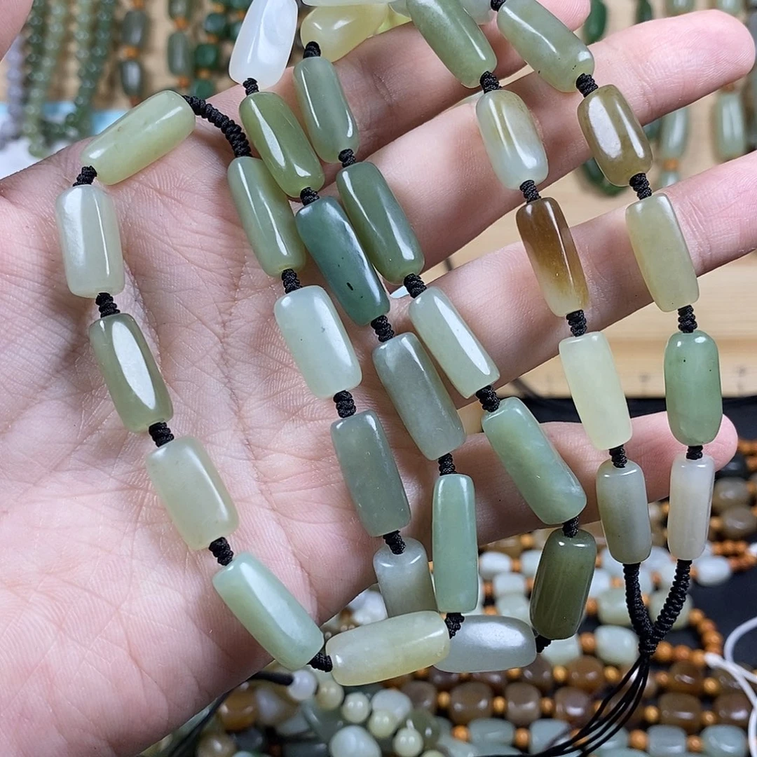 焱***颈饰未镶嵌和田玉