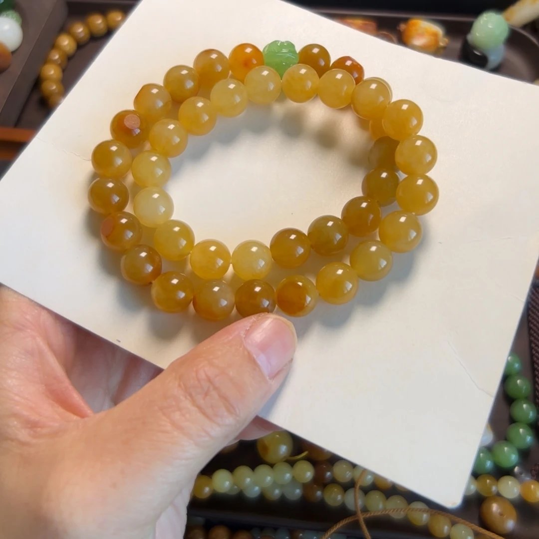 伍***伍和田玉未镶嵌颈饰